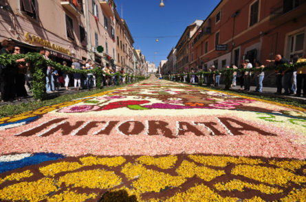 infiorata di genzano 2 445x295 - Lazio and Umbria Flower festivals